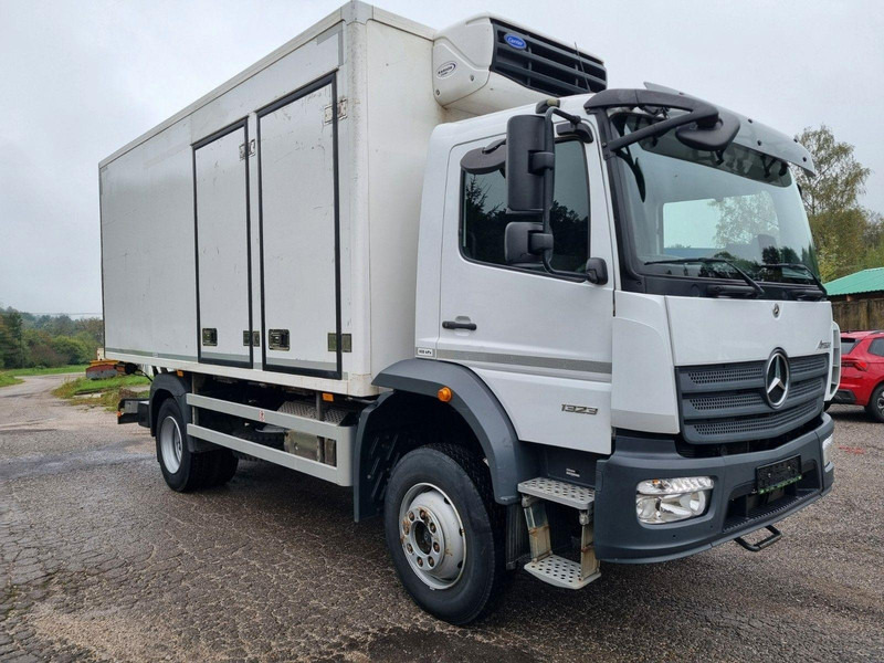 Mercedes-Benz ATEGO 1323 4x4 Refrigerated CARRIER XARIOS 600MT + Tail Lift - Camião frigorífico: foto 1 Mercedes-Benz ATEGO 1323 4x4 Refrigerated CARRIER XARIOS 600MT + Tail Lift - Camião frigorífico: foto 1