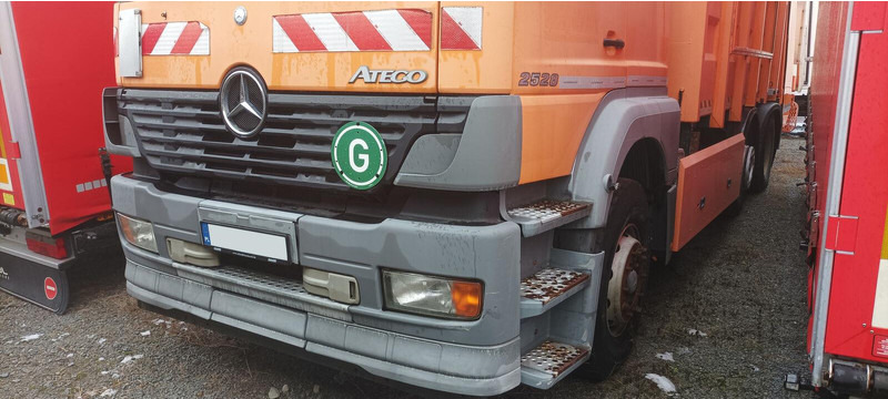 Mercedes-Benz ATEGO 2528 2628 ZOELLER MEDIUM Garbage Truck - Caminhão de lixo: foto 1 Mercedes-Benz ATEGO 2528 2628 ZOELLER MEDIUM Garbage Truck - Caminhão de lixo: foto 1