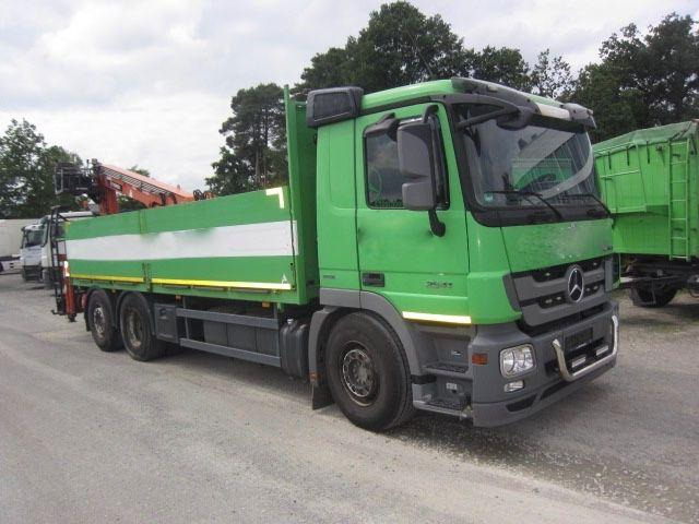 Mercedes-Benz Actros 2541 mit Atlas -Kran - Camião de caixa aberta/ Plataforma, Camião grua: foto 1 Mercedes-Benz Actros 2541 mit Atlas -Kran - Camião de caixa aberta/ Plataforma, Camião grua: foto 1