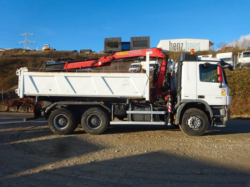 Mercedes-Benz Actros 3336 6x4 Three sided Tipper + Crane FASSI F155A.0.22 - Camião basculante, Camião grua: foto 3 Mercedes-Benz Actros 3336 6x4 Three sided Tipper + Crane FASSI F155A.0.22 - Camião basculante, Camião grua: foto 3