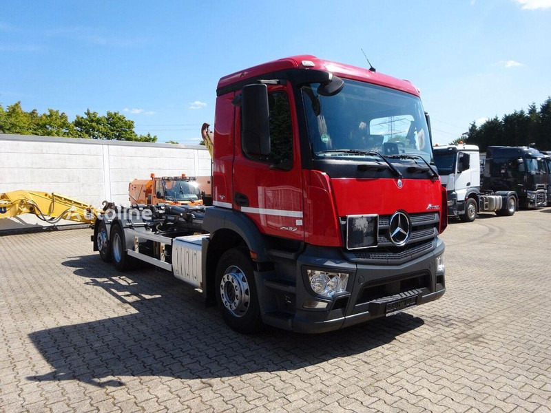 Mercedes-Benz Antos 2532 - Hook lift truck - Camião polibenne: foto 2 Mercedes-Benz Antos 2532 - Hook lift truck - Camião polibenne: foto 2