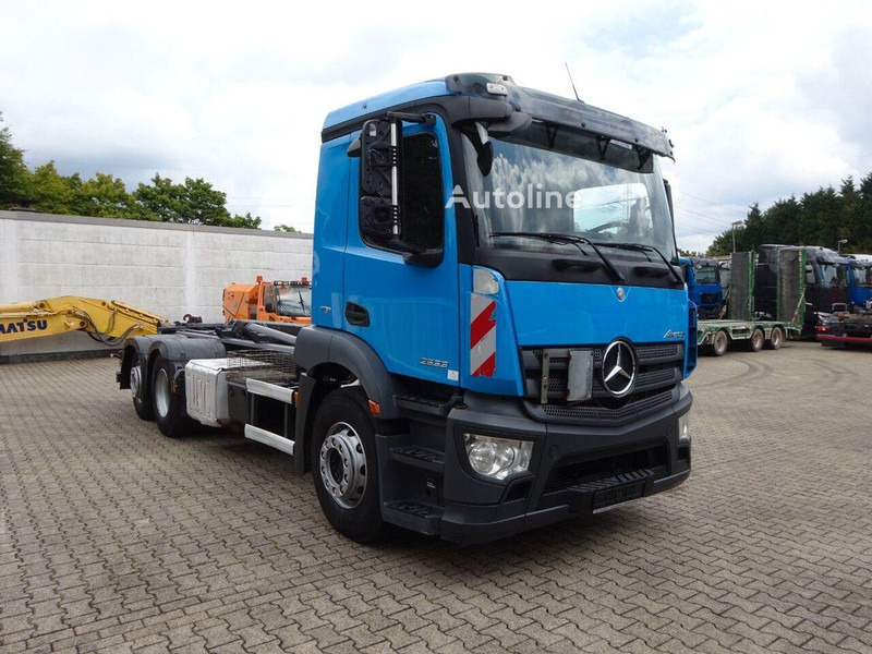 Mercedes-Benz Antos 2533 - Hook lift truck 6x2 - Camião polibenne: foto 5 Mercedes-Benz Antos 2533 - Hook lift truck 6x2 - Camião polibenne: foto 5