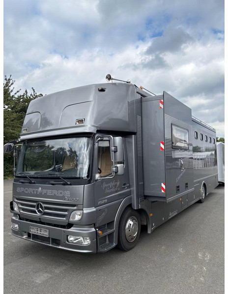 Mercedes-Benz Atego 1529 - Horse transporter - Camião de transporte de cavalos: foto 1 Mercedes-Benz Atego 1529 - Horse transporter - Camião de transporte de cavalos: foto 1