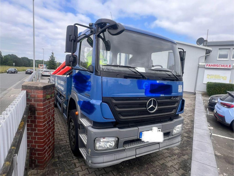 Mercedes-Benz Axor 1829 Palfinger hátsó daru PK 12002 klíma - Camião de caixa aberta/ Plataforma, Camião grua: foto 2 Mercedes-Benz Axor 1829 Palfinger hátsó daru PK 12002 klíma - Camião de caixa aberta/ Plataforma, Camião grua: foto 2