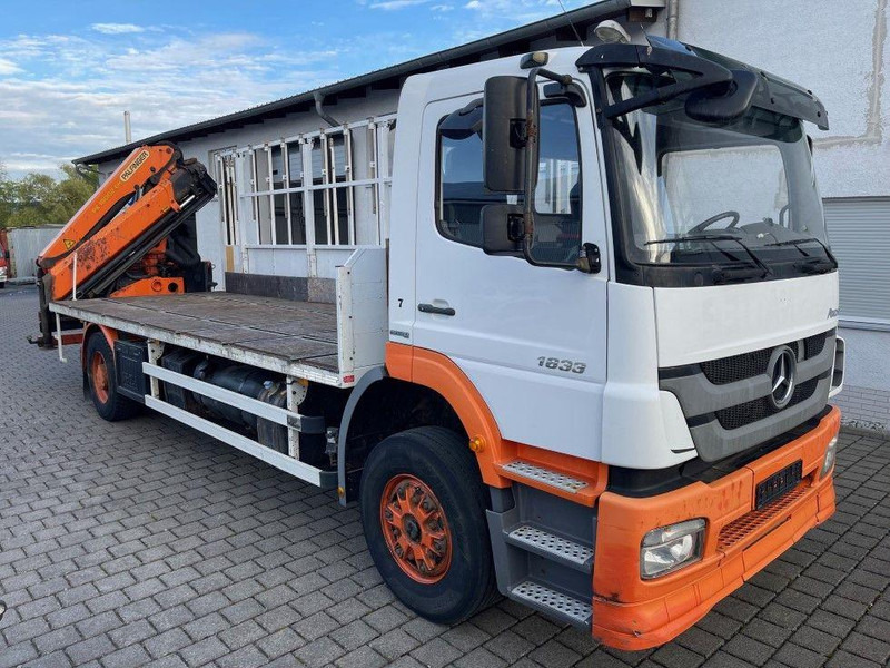 Mercedes-Benz Axor 1833 - Camião de caixa aberta/ Plataforma, Camião grua: foto 2 Mercedes-Benz Axor 1833 - Camião de caixa aberta/ Plataforma, Camião grua: foto 2