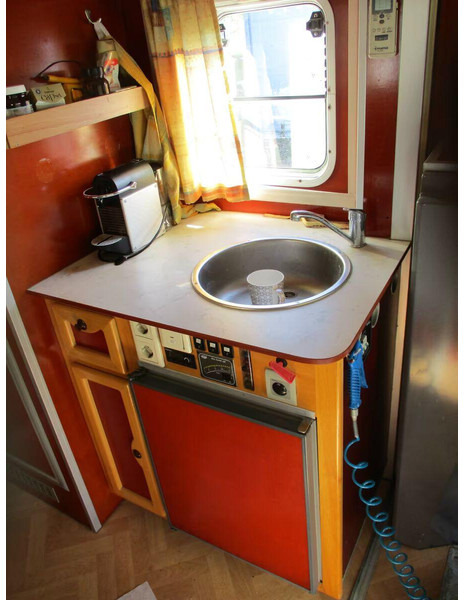 Leasing de Mercedes-Benz Axor 1833 - Horse transporter Mercedes-Benz Axor 1833 - Horse transporter: foto 10