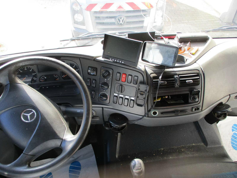 Leasing de Mercedes-Benz Axor 1833 - Horse transporter Mercedes-Benz Axor 1833 - Horse transporter: foto 15