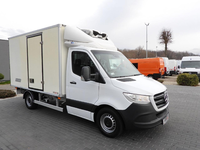 Mercedes-Benz SPRINTER 314 CHŁODNIA KONTENER -1*C TEMPOMAT NAWIGACJA KLIMATYZA - Carrinha frigorífica: foto 4 Mercedes-Benz SPRINTER 314 CHŁODNIA KONTENER -1*C TEMPOMAT NAWIGACJA KLIMATYZA - Carrinha frigorífica: foto 4