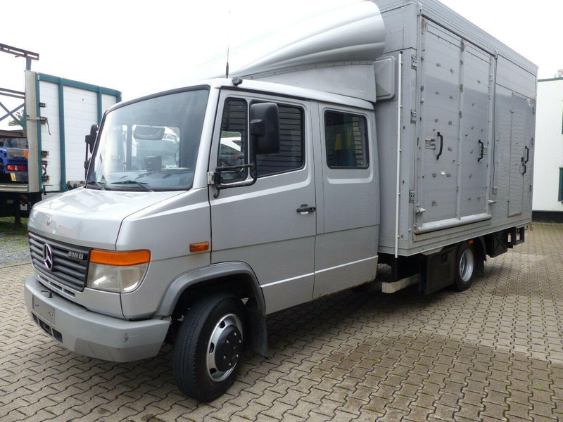 Mercedes-Benz Vario 818 Doka horse transporter + Tail lift - Camião de transporte de cavalos: foto 1 Mercedes-Benz Vario 818 Doka horse transporter + Tail lift - Camião de transporte de cavalos: foto 1
