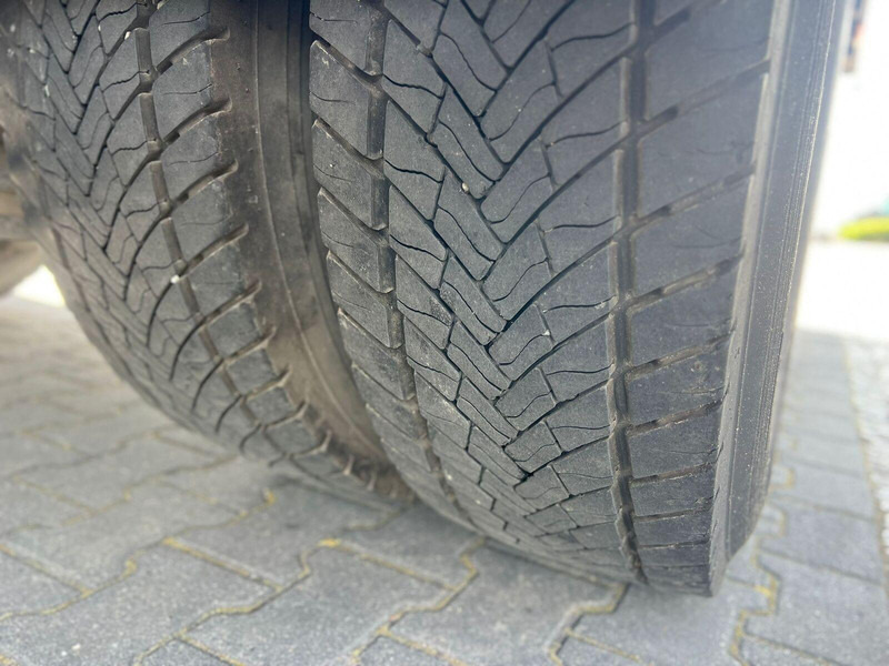 Camião frigorífico Renault D 18 250 DTI 18T REFRIGERATOR + LIFT: foto 9 Camião frigorífico Renault D 18 250 DTI 18T REFRIGERATOR + LIFT: foto 9