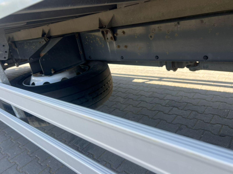 Camião frigorífico Renault D 18 250 DTI 18T REFRIGERATOR + LIFT: foto 10 Camião frigorífico Renault D 18 250 DTI 18T REFRIGERATOR + LIFT: foto 10