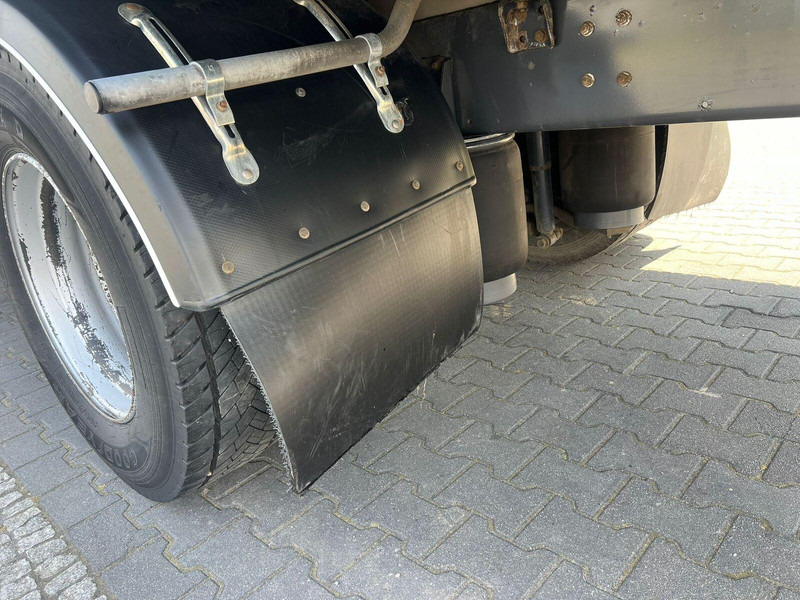 Camião frigorífico Renault D 18 250 DTI 18T REFRIGERATOR + LIFT: foto 8 Camião frigorífico Renault D 18 250 DTI 18T REFRIGERATOR + LIFT: foto 8