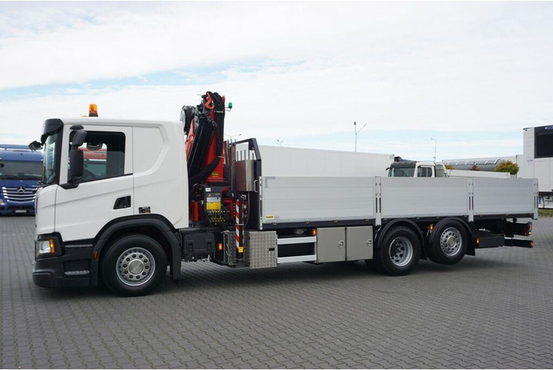 Scania P 410 / 6 X 2 / SKRZYNIOWY + HDS / PALFINGER PK 24 001 / OŚ SKRĘ - Camião de caixa aberta/ Plataforma, Camião grua: foto 3 Scania P 410 / 6 X 2 / SKRZYNIOWY + HDS / PALFINGER PK 24 001 / OŚ SKRĘ - Camião de caixa aberta/ Plataforma, Camião grua: foto 3