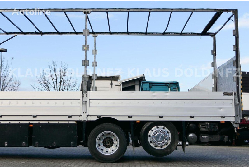 Camião de caixa aberta/ Plataforma Scania R 580 6x2 Flatbed + Tail lift: foto 12