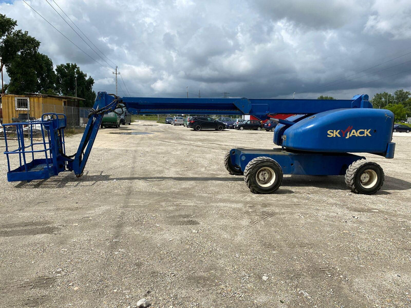 Skyjack SJ40T 4x4 Diesel - Lifting basket - 14m - Plataforma aérea: foto 3 Skyjack SJ40T 4x4 Diesel - Lifting basket - 14m - Plataforma aérea: foto 3