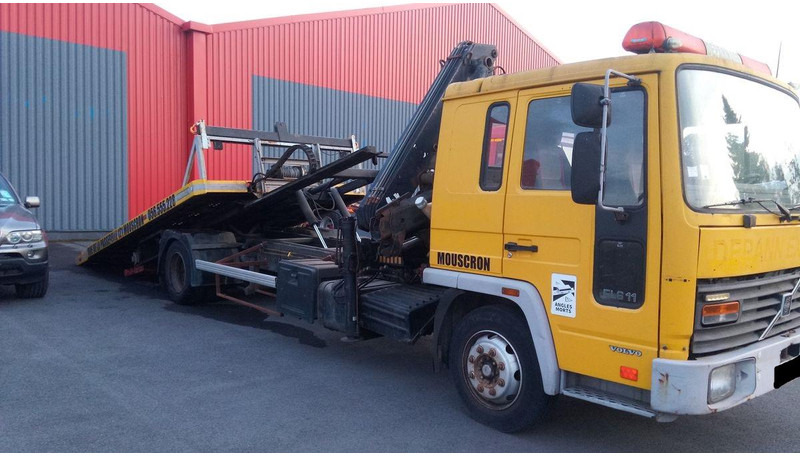 Volvo FL611 Car transporter + crane Hiab 071 - Camião transporte de veículos: foto 2 Volvo FL611 Car transporter + crane Hiab 071 - Camião transporte de veículos: foto 2