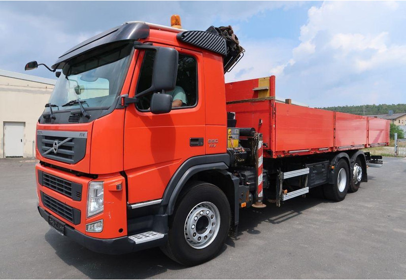 Volvo FM 330 6x2 - Camião de caixa aberta/ Plataforma, Camião grua: foto 2 Volvo FM 330 6x2 - Camião de caixa aberta/ Plataforma, Camião grua: foto 2