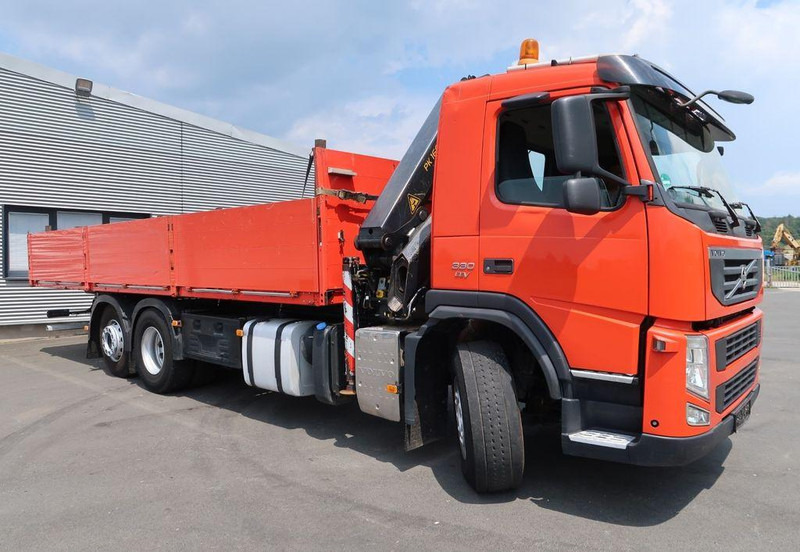 Volvo FM 330 6x2 - Camião de caixa aberta/ Plataforma, Camião grua: foto 1 Volvo FM 330 6x2 - Camião de caixa aberta/ Plataforma, Camião grua: foto 1