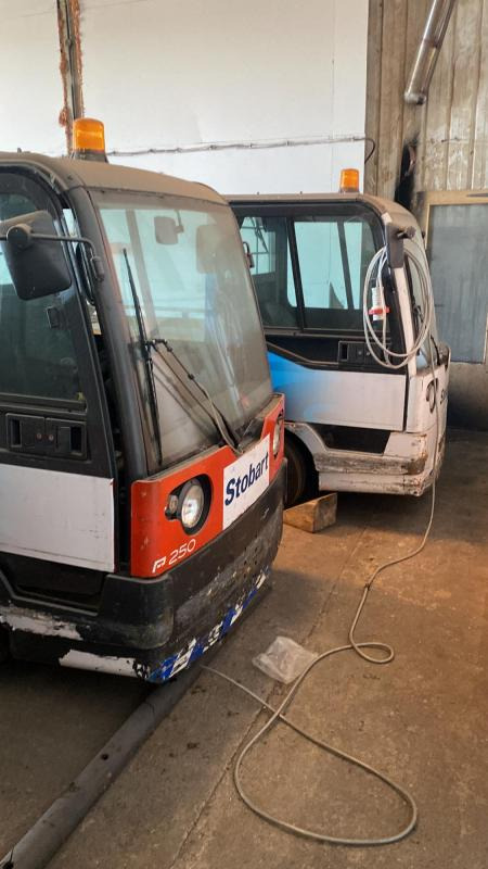 Linde Electric Tug P250 - Trator elétrics: foto 4 Linde Electric Tug P250 - Trator elétrics: foto 4