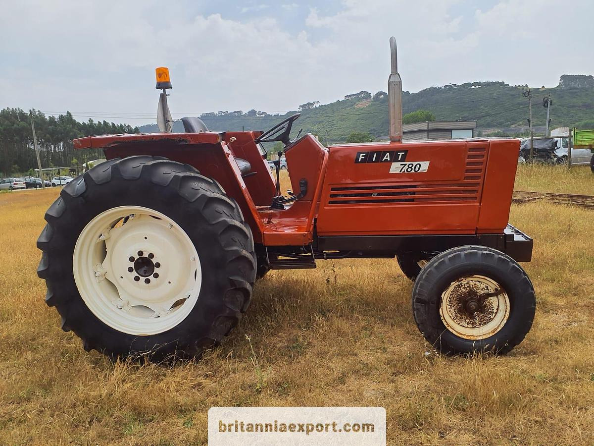 FIAT 780 | 4 cylinder | Oil brakes | Power steering - Trator: foto 3 FIAT 780 | 4 cylinder | Oil brakes | Power steering - Trator: foto 3