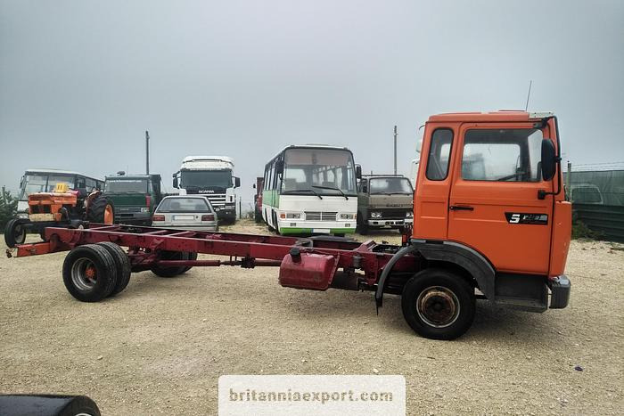 RENAULT Midliner S120 Turbo | Perkins 3.9 diesel engine | ZF manual - Camião chassi: foto 4 RENAULT Midliner S120 Turbo | Perkins 3.9 diesel engine | ZF manual - Camião chassi: foto 4