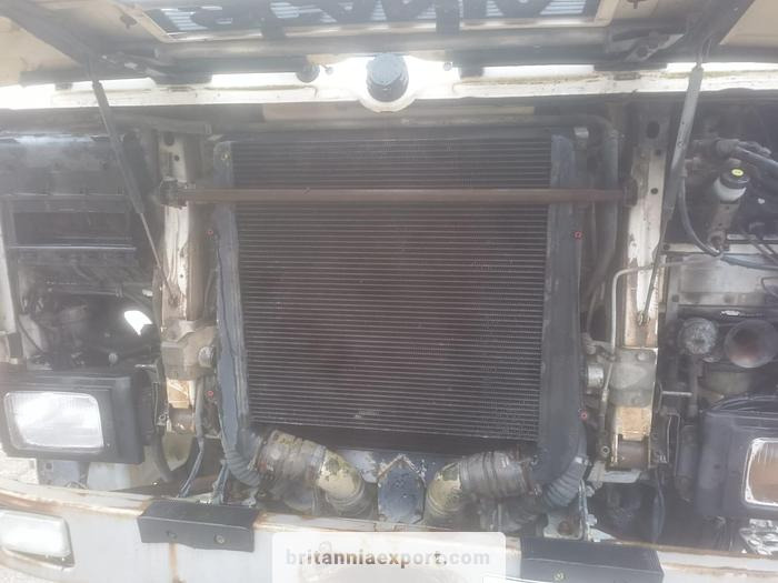 SCANIA P93H 280 6x2 10 Tyres Flatbed Truck – 26 Ton | On springs - Camião de caixa aberta/ Plataforma: foto 2 SCANIA P93H 280 6x2 10 Tyres Flatbed Truck – 26 Ton | On springs - Camião de caixa aberta/ Plataforma: foto 2