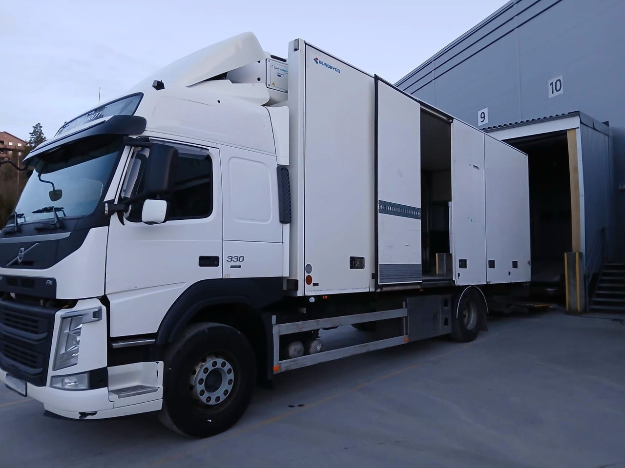 Volvo FM330 / Carrier Supra 850 nordic - Camião frigorífico: foto 1 Volvo FM330 / Carrier Supra 850 nordic - Camião frigorífico: foto 1