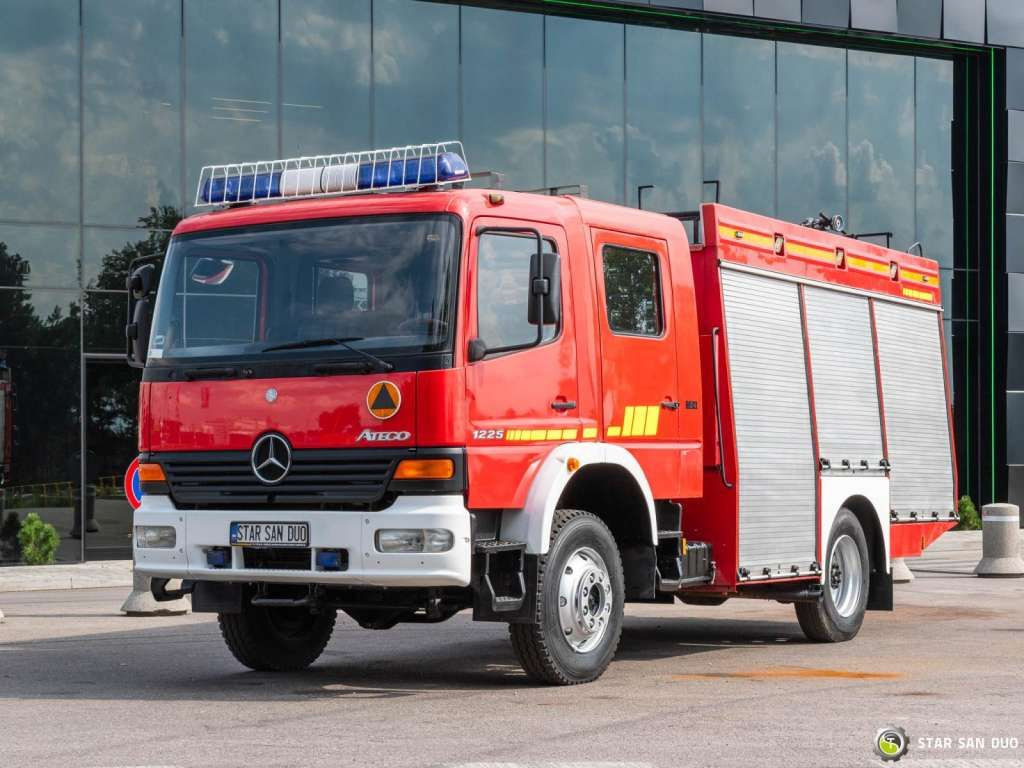 Mercedes-Benz 4x4 ATEGO 1225 CNBOP Fire Brigade - Camião: foto 3 Mercedes-Benz 4x4 ATEGO 1225 CNBOP Fire Brigade - Camião: foto 3