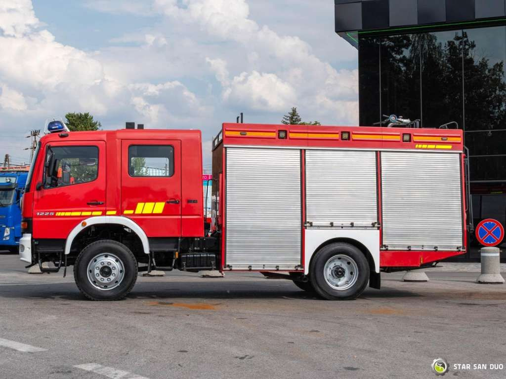 Mercedes-Benz 4x4 ATEGO 1225 CNBOP Fire Brigade - Camião: foto 4 Mercedes-Benz 4x4 ATEGO 1225 CNBOP Fire Brigade - Camião: foto 4