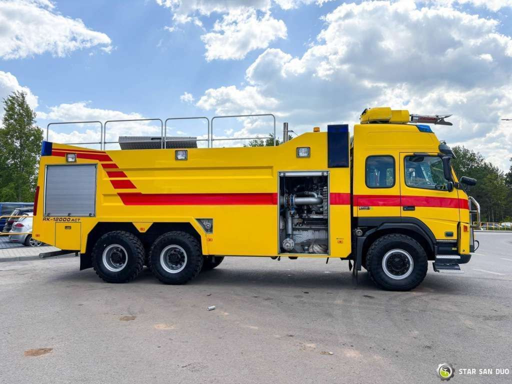Volvo FM 460 6x6 Rosenbauer Fire Truck LSP Water Tank - Camião: foto 3 Volvo FM 460 6x6 Rosenbauer Fire Truck LSP Water Tank - Camião: foto 3