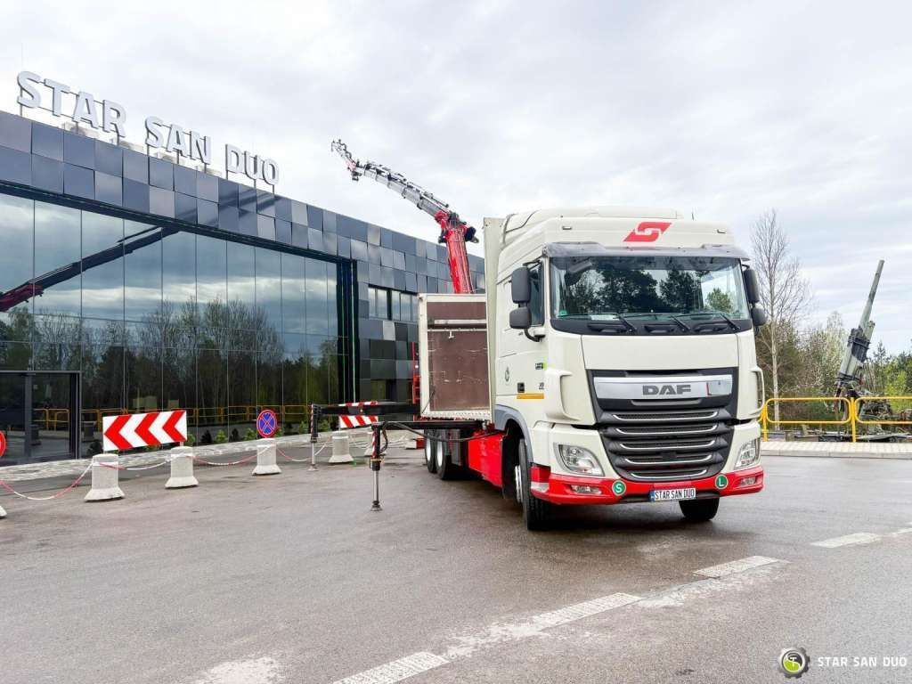 DAF XF 440 6x2 Fassi F365 FLY JIBCranePallet Grippe - Camião grua: foto 2 DAF XF 440 6x2 Fassi F365 FLY JIBCranePallet Grippe - Camião grua: foto 2