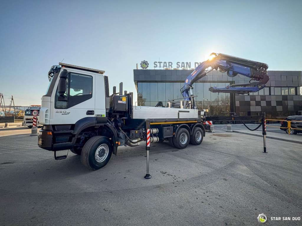 Iveco TRAKKER 450 6x6 PM41S FLY JIB Crane Kipper - Camião grua: foto 2 Iveco TRAKKER 450 6x6 PM41S FLY JIB Crane Kipper - Camião grua: foto 2