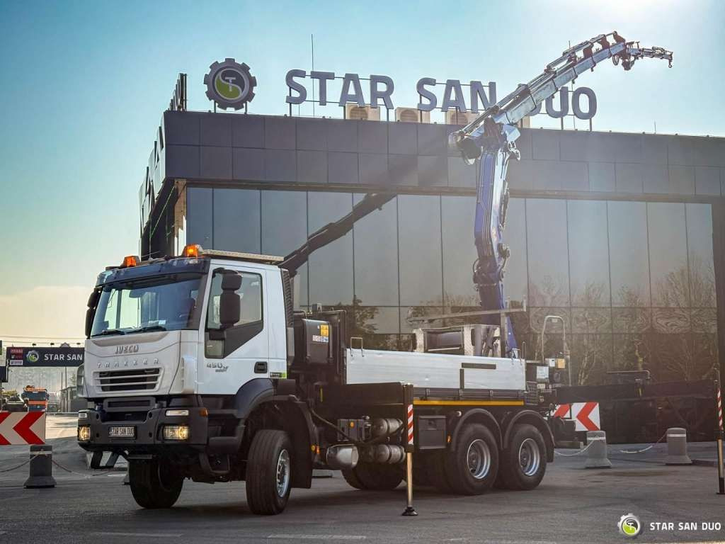 Iveco TRAKKER 450 6x6 PM41S FLY JIB Crane Kipper - Camião grua: foto 1 Iveco TRAKKER 450 6x6 PM41S FLY JIB Crane Kipper - Camião grua: foto 1