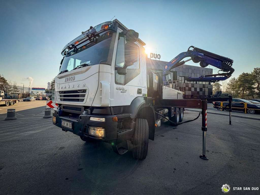 Iveco TRAKKER 450 6x6 PM41S FLY JIB Crane Kipper - Camião grua: foto 4 Iveco TRAKKER 450 6x6 PM41S FLY JIB Crane Kipper - Camião grua: foto 4