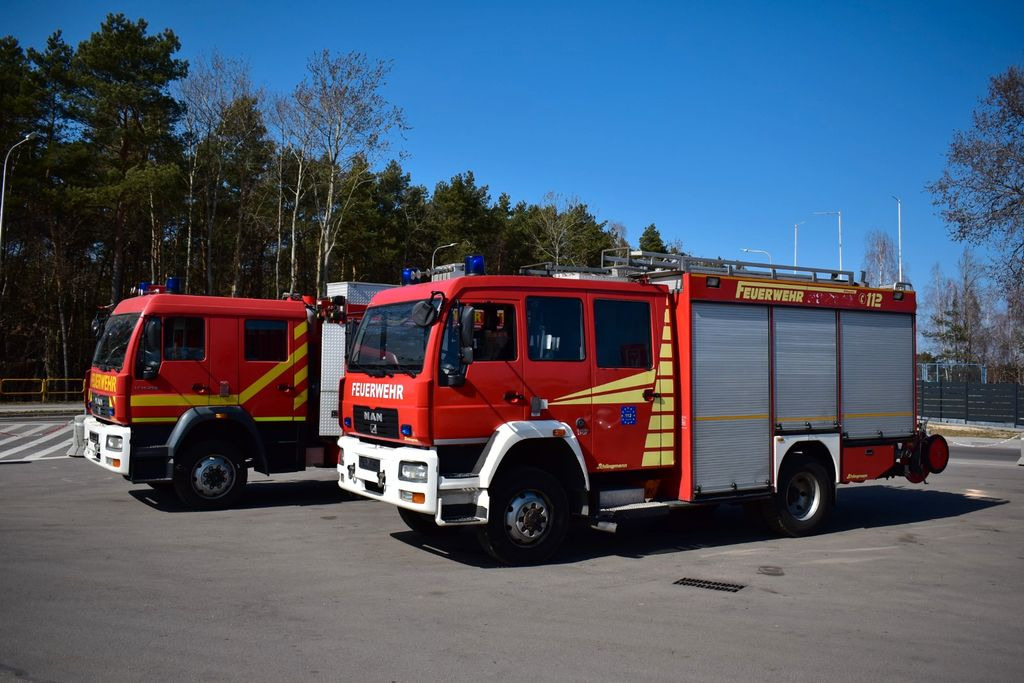 MAN 4x4 Firetruck Feuerwehr DOKA Expedition Camper - Carro de bombeiro: foto 1 MAN 4x4 Firetruck Feuerwehr DOKA Expedition Camper - Carro de bombeiro: foto 1