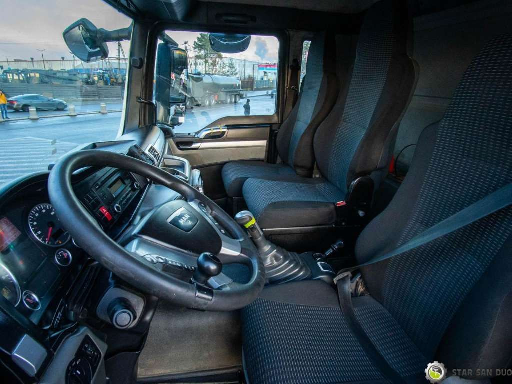 Camião basculante MAN  TGS 26.360 6x6 PALFINGER PK 18001 EH Crane Kipe: foto 16