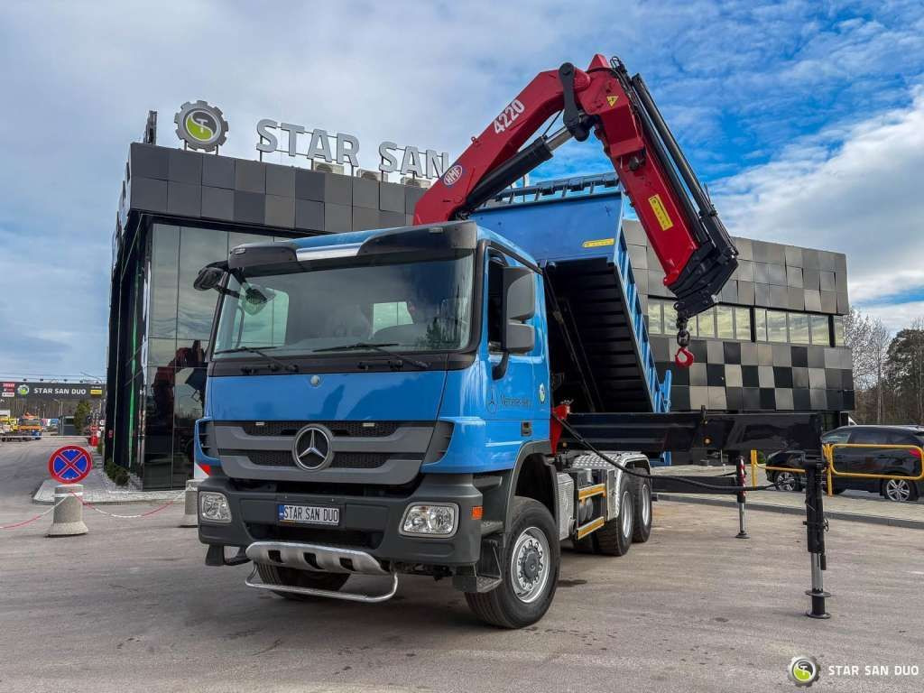 Mercedes-Benz ACTROS 3341 6x6 HMF 4220 K4 CRANE KIPPER - Camião basculante: foto 2 Mercedes-Benz ACTROS 3341 6x6 HMF 4220 K4 CRANE KIPPER - Camião basculante: foto 2