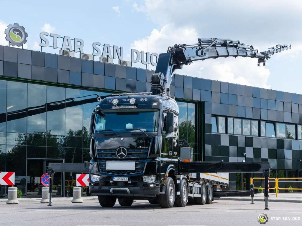 Mercedes-Benz AROCS 3251 8x4 HMF 8520 Fly Jib Winch - Camião grua: foto 1 Mercedes-Benz AROCS 3251 8x4 HMF 8520 Fly Jib Winch - Camião grua: foto 1