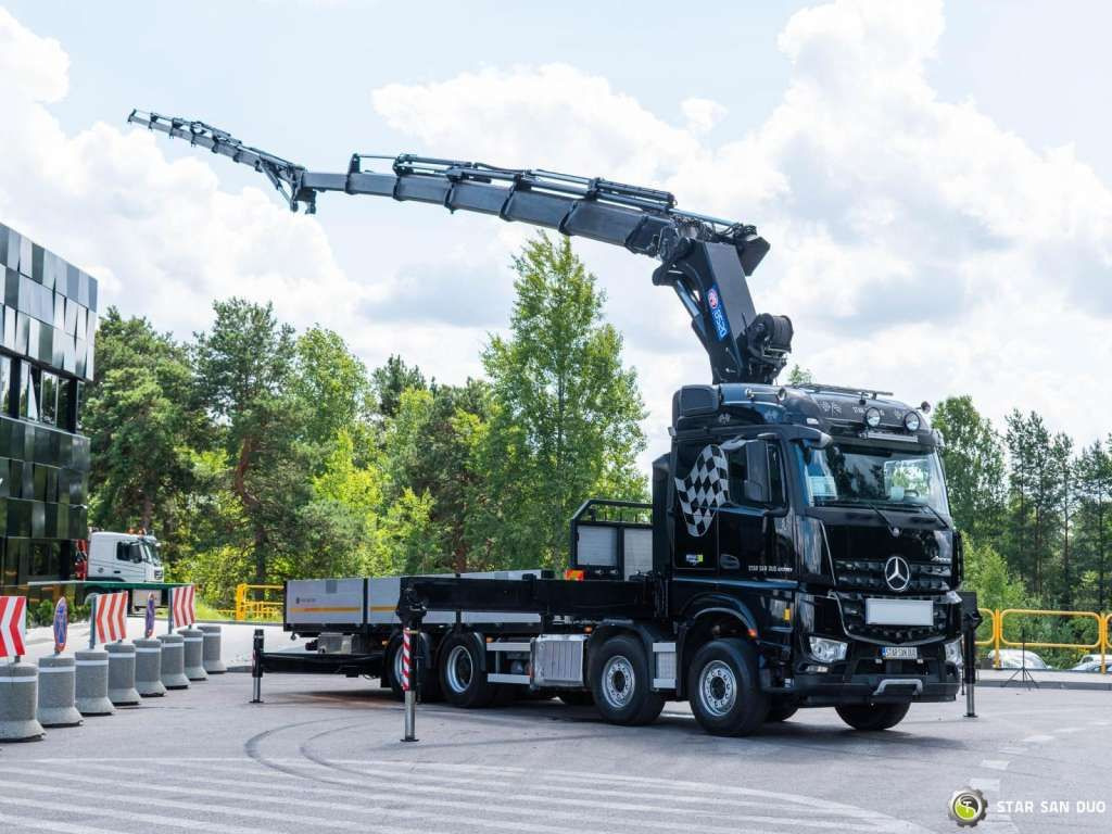Mercedes-Benz AROCS 3251 8x4 HMF 8520 Fly Jib Winch - Camião grua: foto 5 Mercedes-Benz AROCS 3251 8x4 HMF 8520 Fly Jib Winch - Camião grua: foto 5