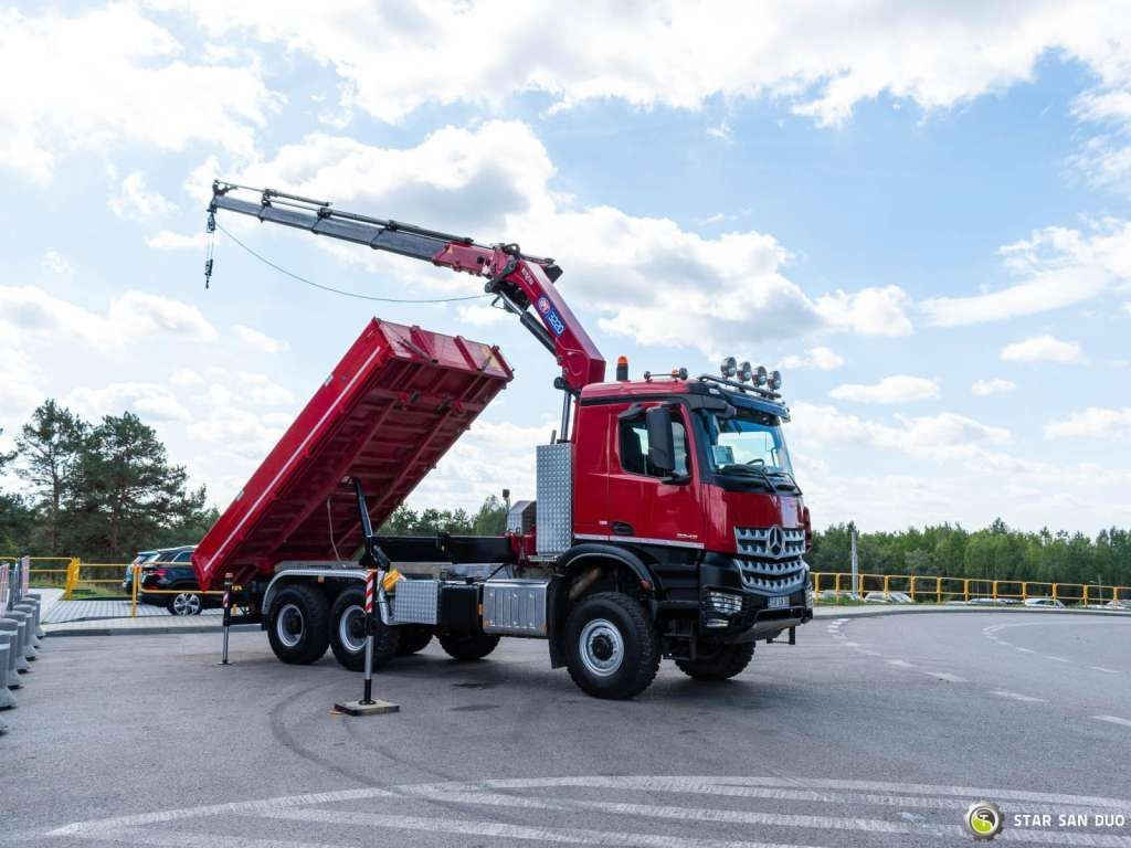 Mercedes-Benz AROCS 3345 6x6 HMF 3220 Winch Crane tipper - Camião grua: foto 5 Mercedes-Benz AROCS 3345 6x6 HMF 3220 Winch Crane tipper - Camião grua: foto 5