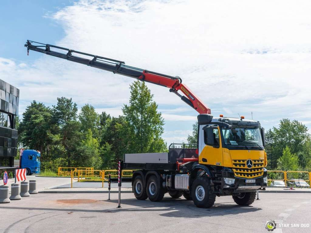 Mercedes-Benz AROCS 3345 6x6 PALFINGER PK 33002 Euro 6 Crane - Camião grua: foto 3 Mercedes-Benz AROCS 3345 6x6 PALFINGER PK 33002 Euro 6 Crane - Camião grua: foto 3