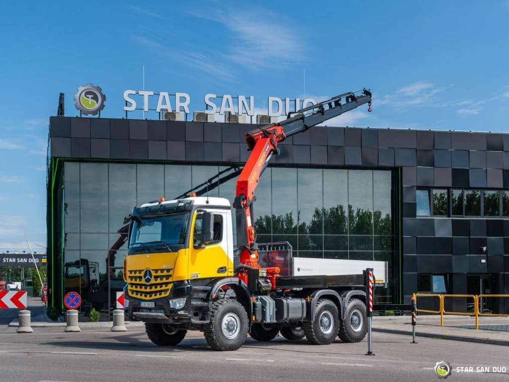 Mercedes-Benz AROCS 3345 6x6 PALFINGER PK 33002 Euro 6 Crane - Camião grua: foto 4 Mercedes-Benz AROCS 3345 6x6 PALFINGER PK 33002 Euro 6 Crane - Camião grua: foto 4