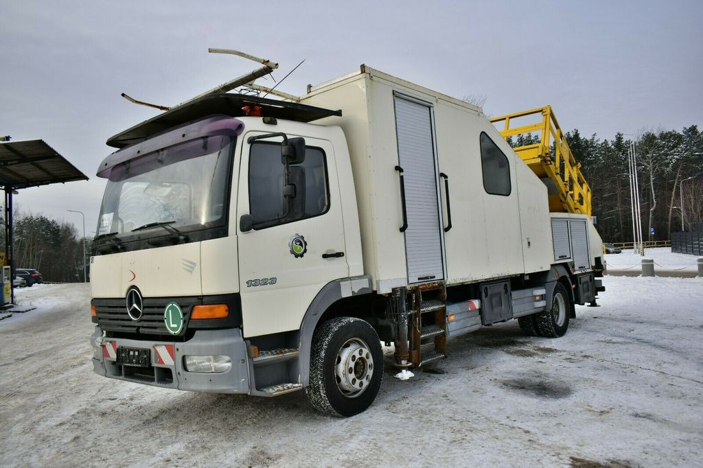 Mercedes-Benz ATEGO 1323 PK 8000T RAIL Platform - Caminhão com plataforma aérea: foto 2 Mercedes-Benz ATEGO 1323 PK 8000T RAIL Platform - Caminhão com plataforma aérea: foto 2
