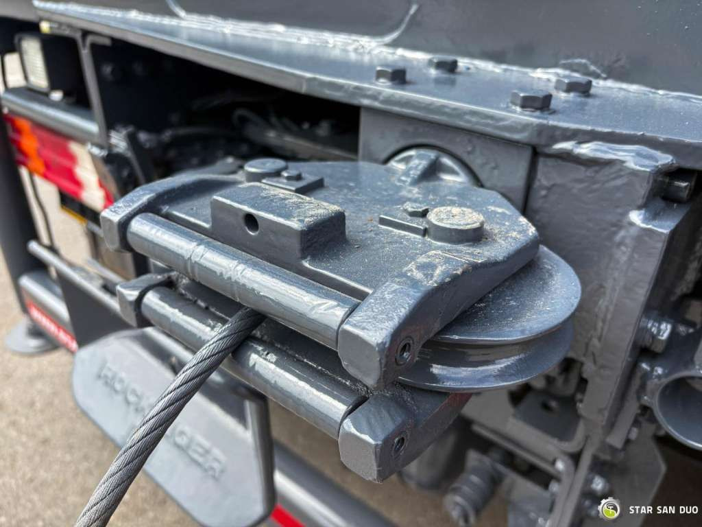 Camião basculante Mercedes-Benz  AXOR 1833 4x4 Palfinger PK 22002 EH Crane Winch: foto 24