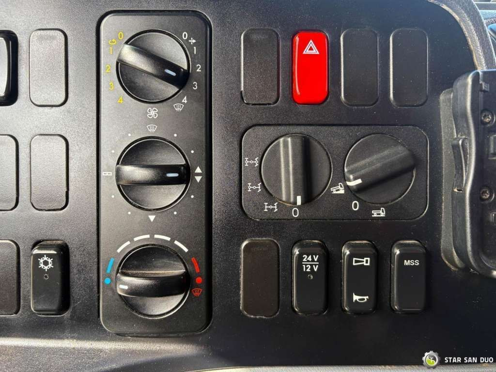 Camião basculante Mercedes-Benz  AXOR 1833 4x4 Palfinger PK 22002 EH Crane Winch: foto 15