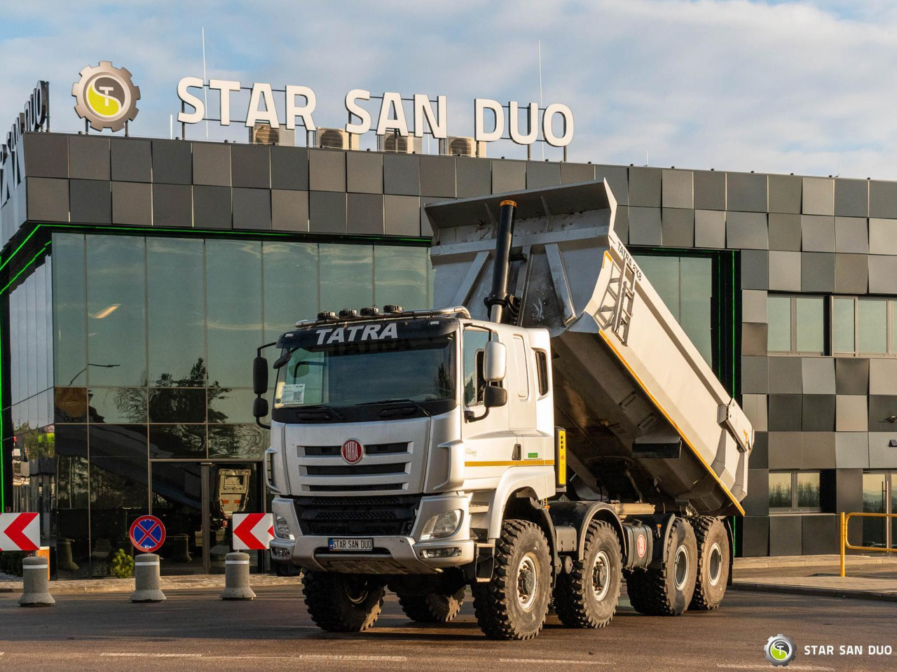 - Camião basculante: foto 1 - Camião basculante: foto 1