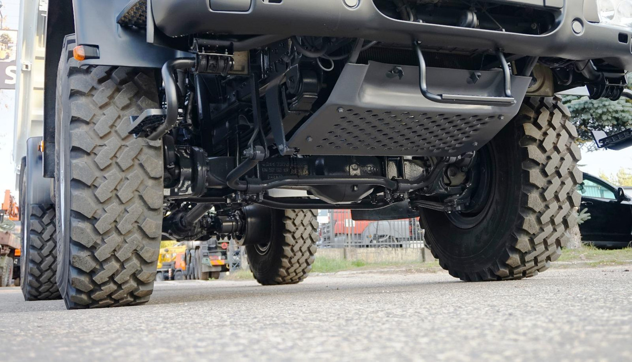 - Caminhão com plataforma aérea: foto 5 - Caminhão com plataforma aérea: foto 5