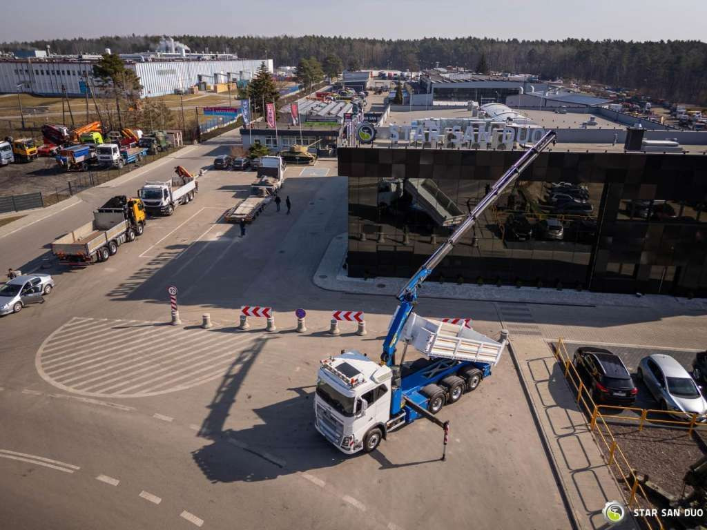Camião basculante novo Volvo  FH 16.550 8x4 Palfinger PK 34002-SH Crane Kippe: foto 11