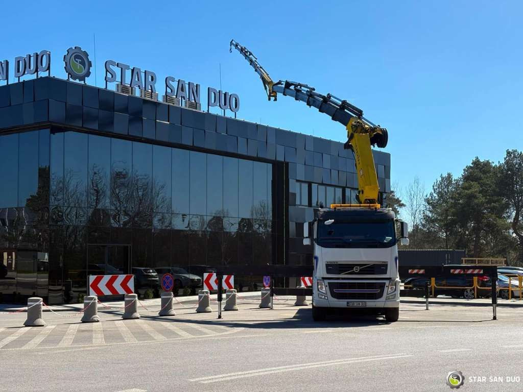 Volvo FH 520 8x4 HMF ODIN K6 EURO 5 FLY JIB Crane - Camião grua: foto 2 Volvo FH 520 8x4 HMF ODIN K6 EURO 5 FLY JIB Crane - Camião grua: foto 2