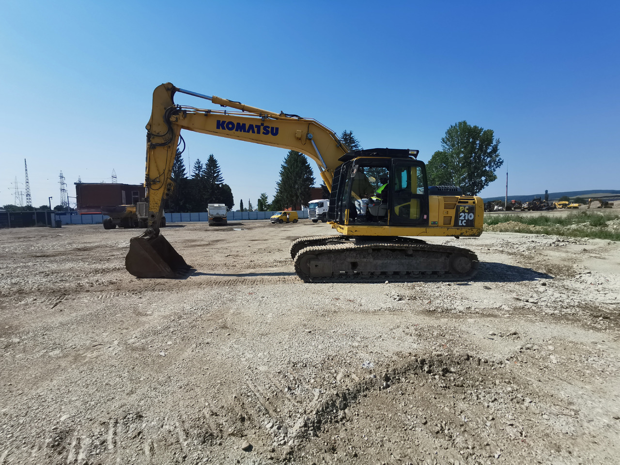 KOMATSU PC210 LC - 8 - Escavadeira: foto 1 KOMATSU PC210 LC - 8 - Escavadeira: foto 1